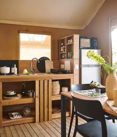 La Clairière - écolieu de vacances Lamothe-Fenelon Chambre photo